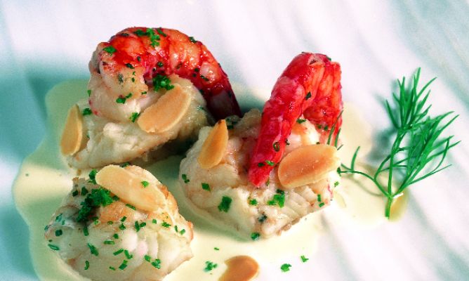 gazpachuelo-tibio-de-carabineros-y-rape-con-almendras