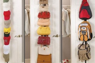 Gorras y mochilas organizadas