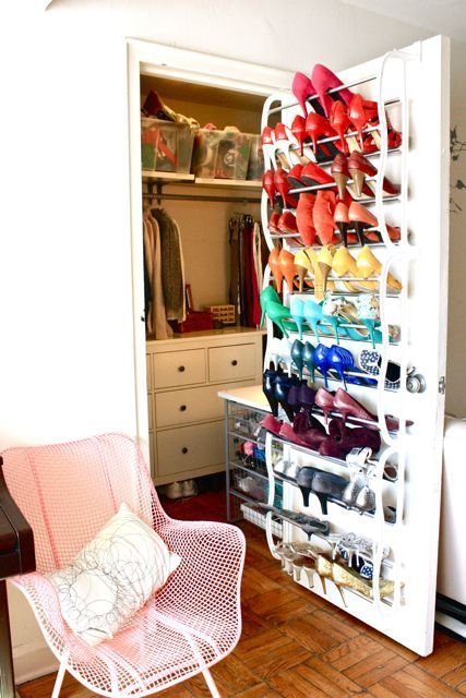 Zapatos organizados: Utiliza la parte interior de las puertas de los armarios. Imujer.