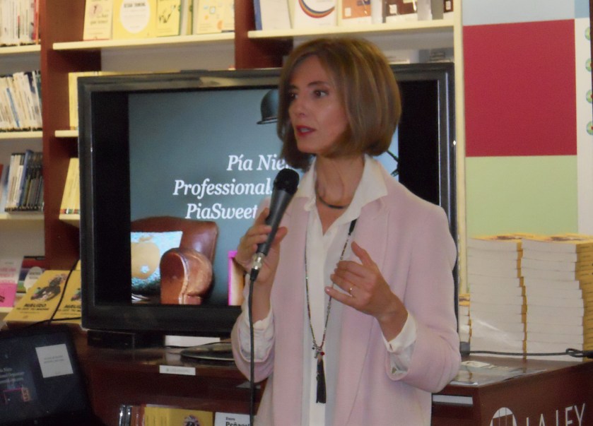 Pía Nieto en plena charla "Decorar la mesa de Navidad"Diciembre 2016