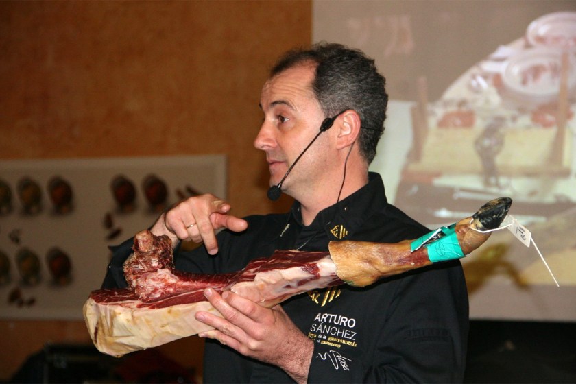 Jose Ángel Muñoz, el mejor cortador de jamón del mundo.