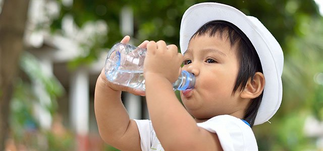 El consumo de agua para niños de menos de 14 años es de 1,5 